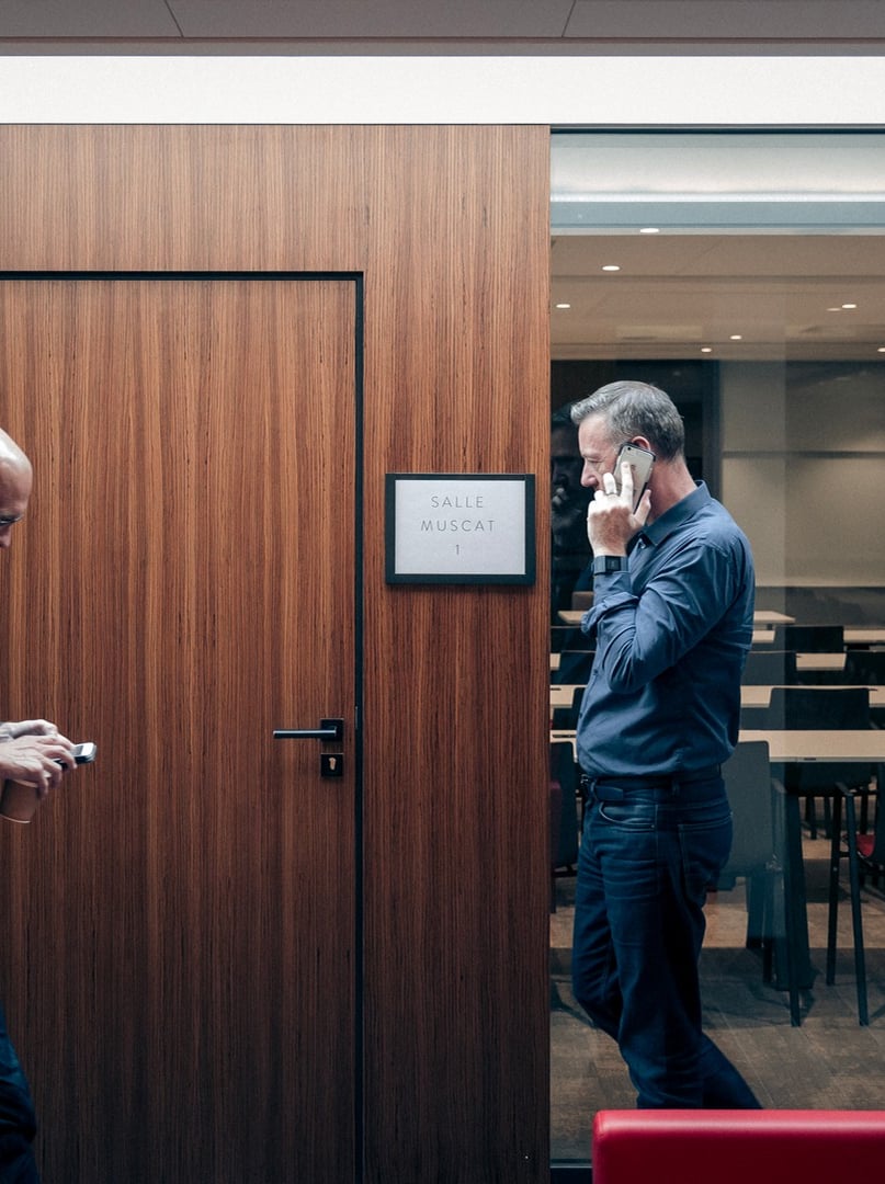 side panel centre conference