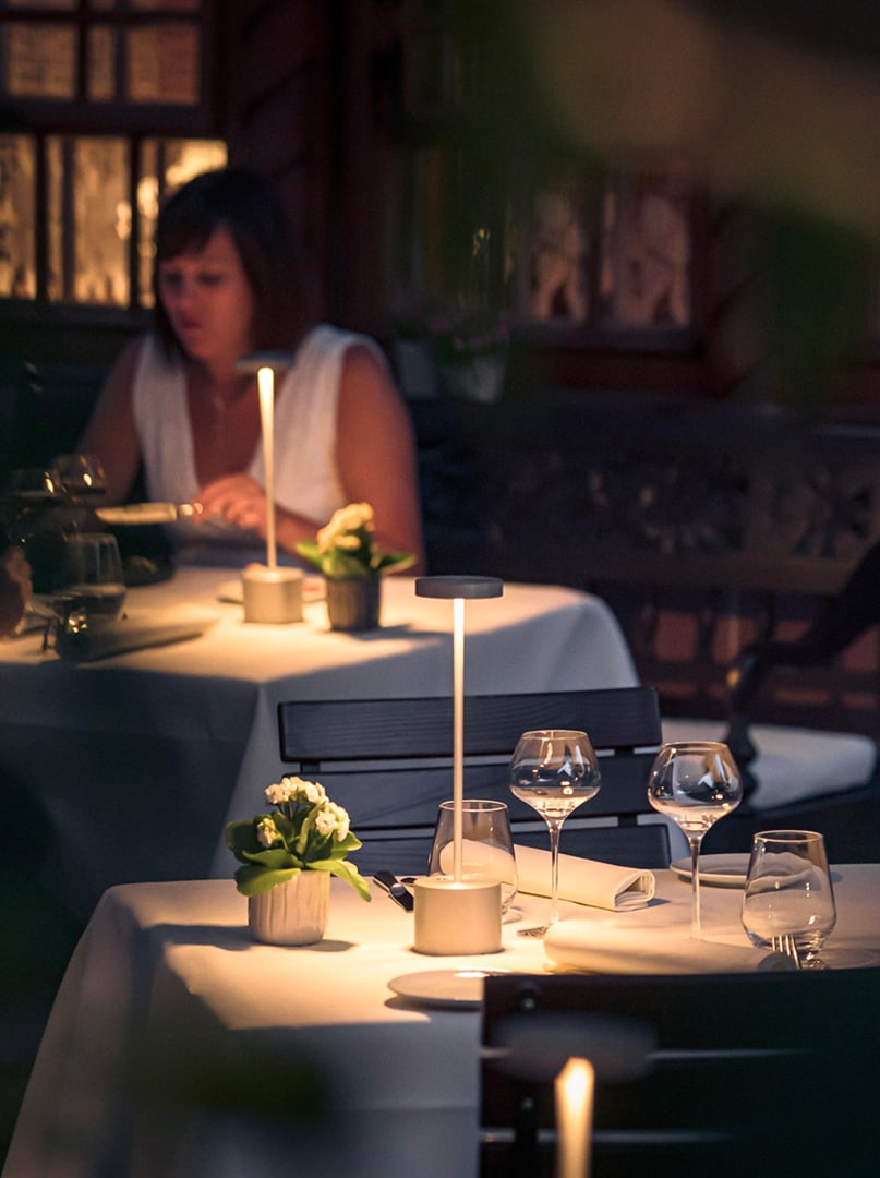 side panel restaurant