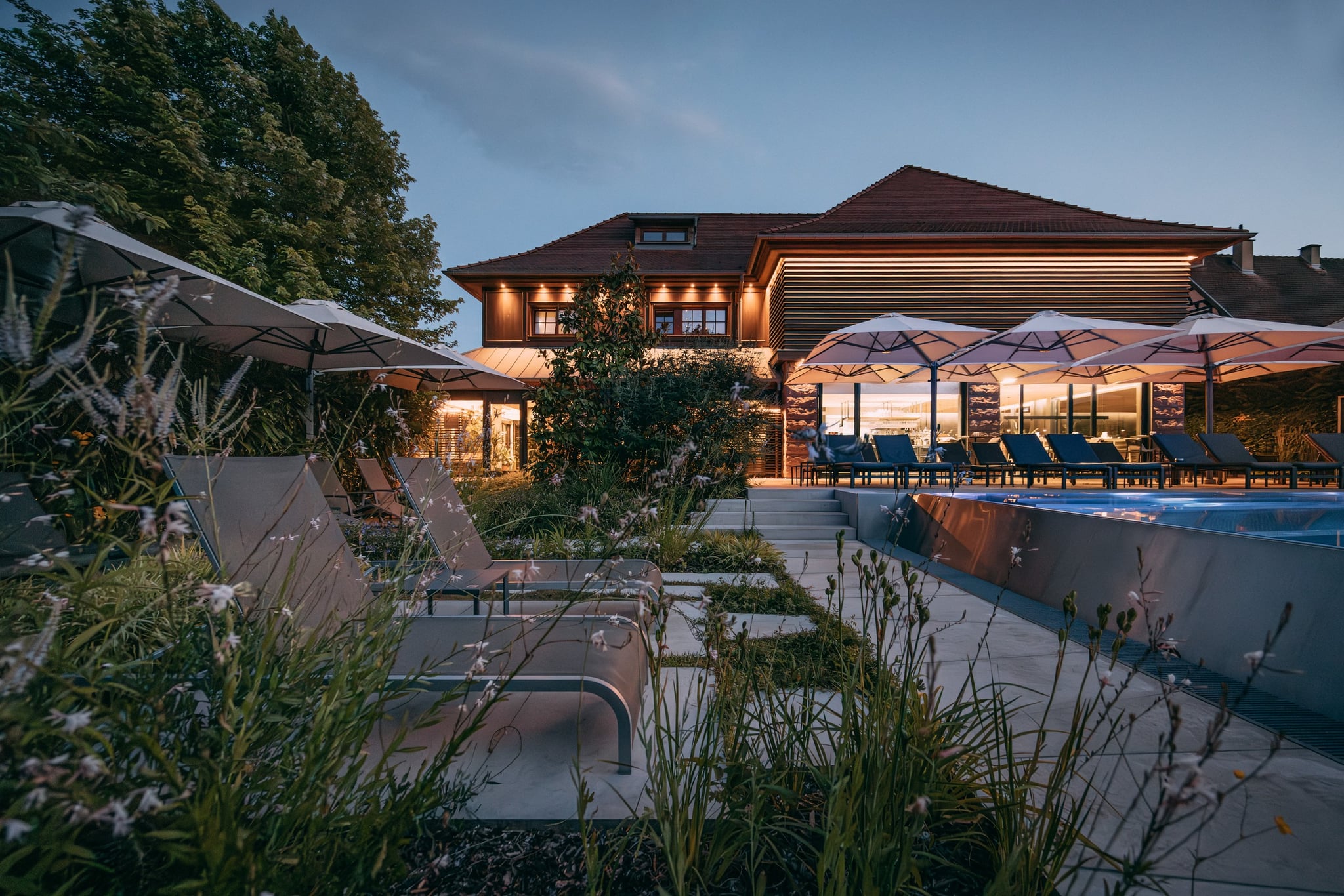 Maison moderne avec jardin et piscine - Hôtel Spa Alsace